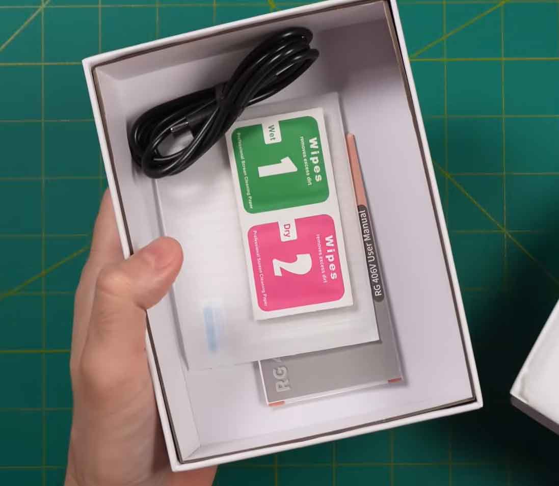 Anbernic RG406V unboxing