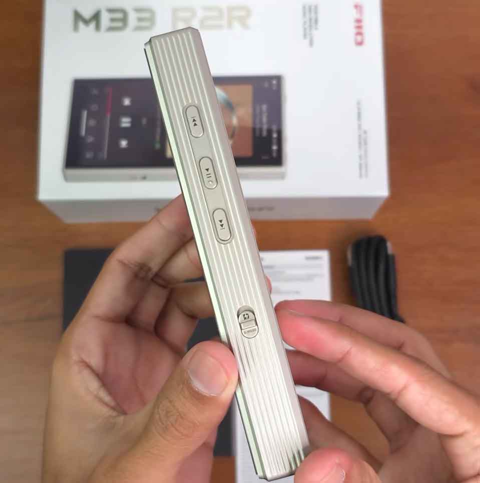 FiiO M33 R2R physical playback control buttons and side profile design