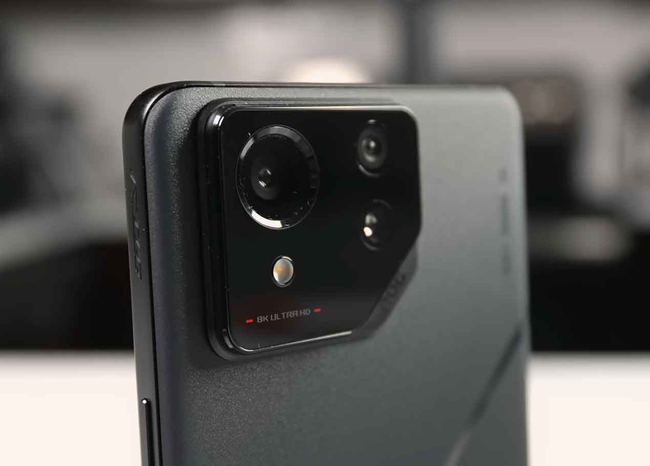 ROG Phone 8 Pro camera setup