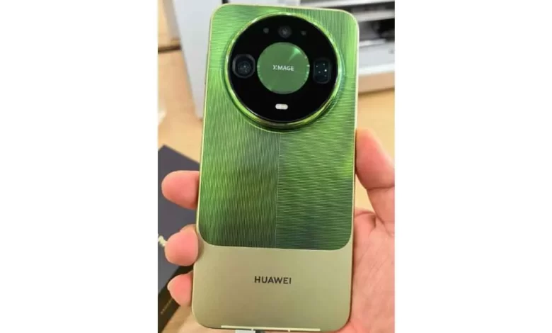 Huawei Mate 90 Pro Max hands-on leak showing green two-tone spliced chassis and circular XMAGE camera