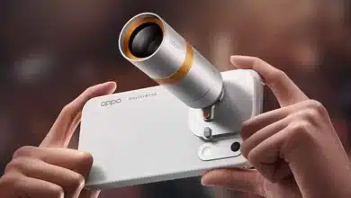 Hands holding the OPPO Hasselblad teleconverter kit attached to the phone for extreme optical zoom